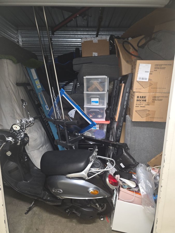 10 x 10 storage unit in San Pablo, CA