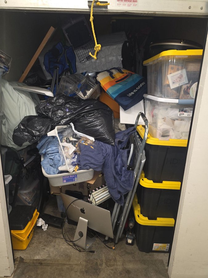 10 x 10 storage unit in Alameda, CA