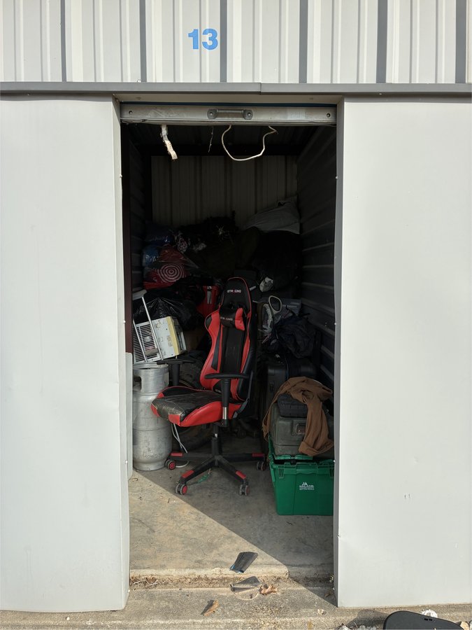 5 x 10 storage unit in Kemp, TX