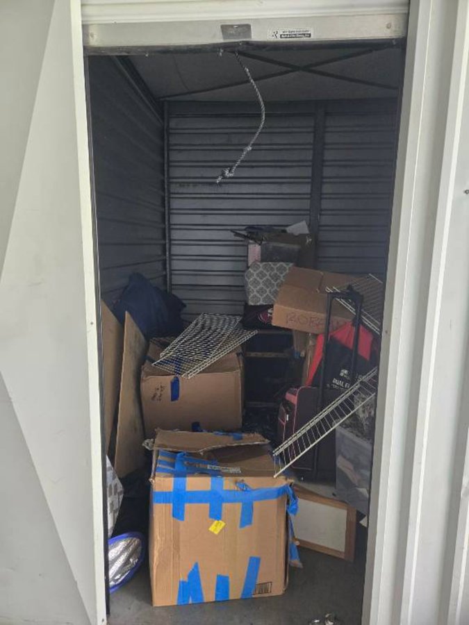10 x 10 storage unit in Manteca, CA