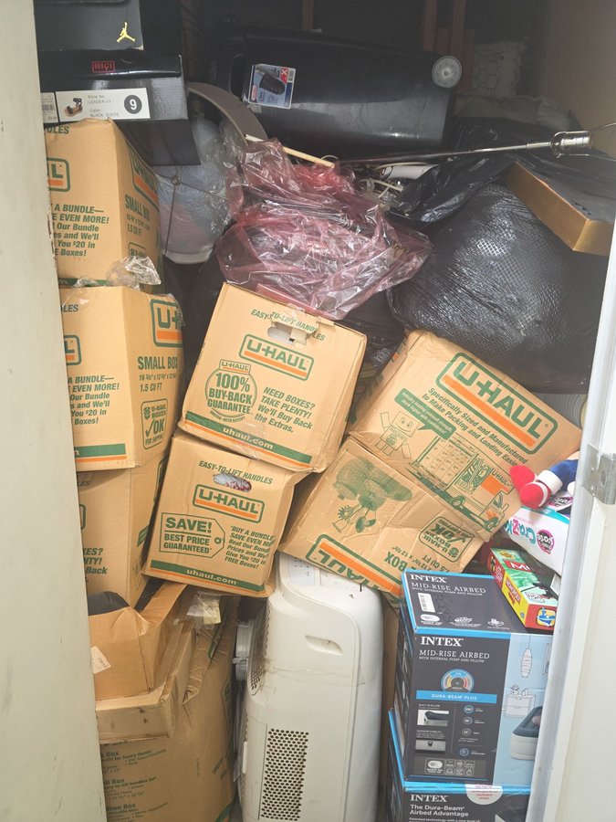 4 x 5 storage unit in Pinole, CA