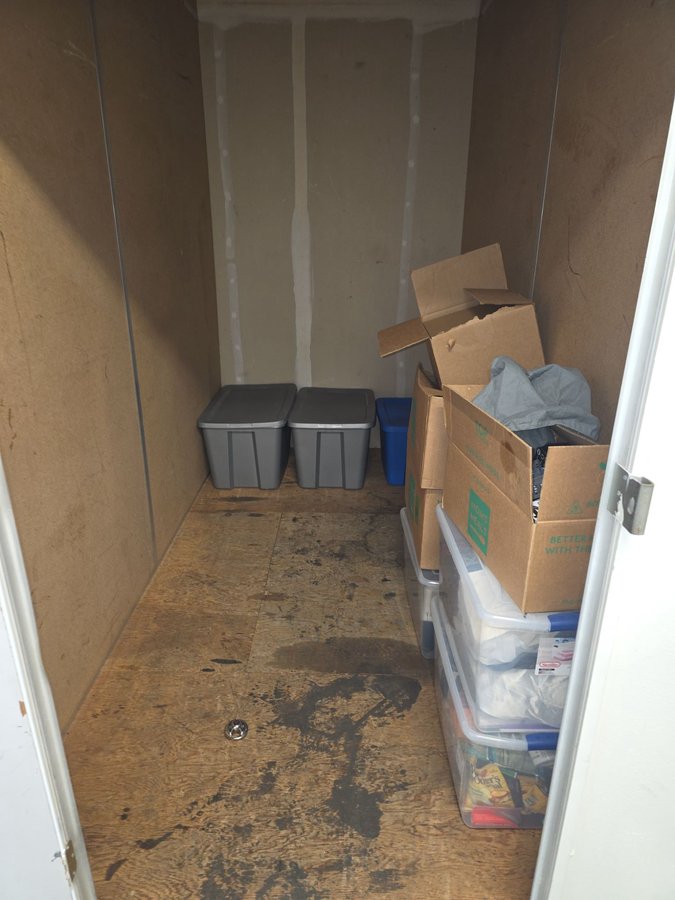 5 x 10 storage unit in Oakland, CA