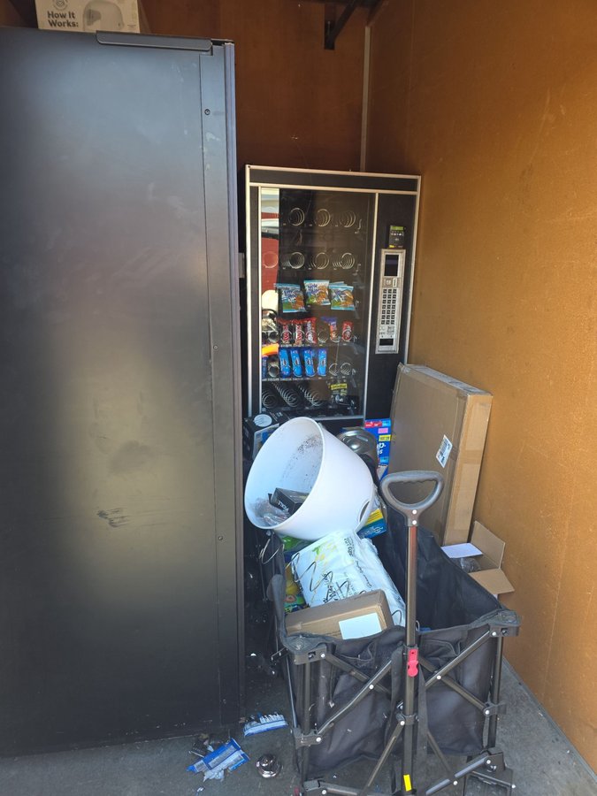 6 x 10 storage unit in San Leandro, CA