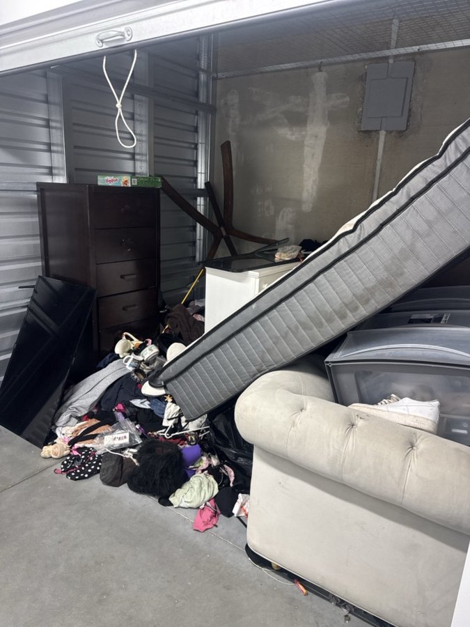 10 x 8 storage unit in Santa Clarita, CA