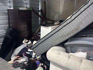 10 x 8 storage unit in Santa Clarita, CA