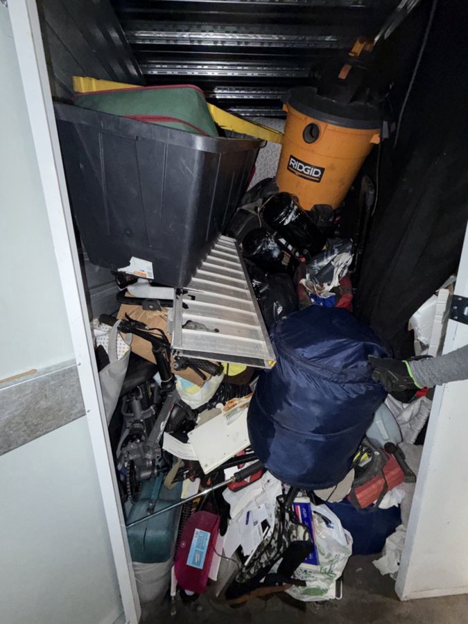 5 x 10 storage unit in Panorama City, CA