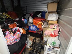 10 x 10 storage unit in Panorama City, CA