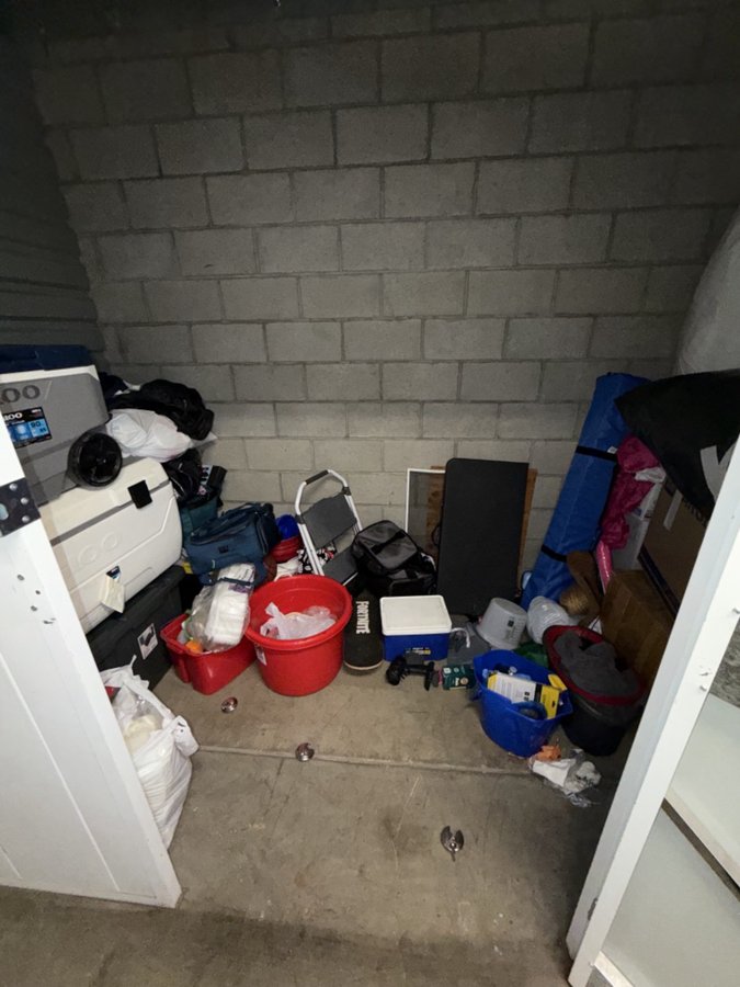 5 x 10 storage unit in Panorama City, CA