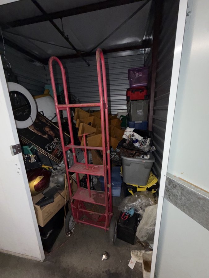 10 x 10 storage unit in Panorama City, CA