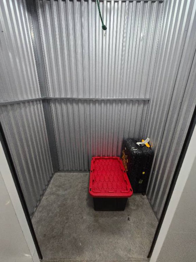 4 x 5 storage unit in Honolulu, HI