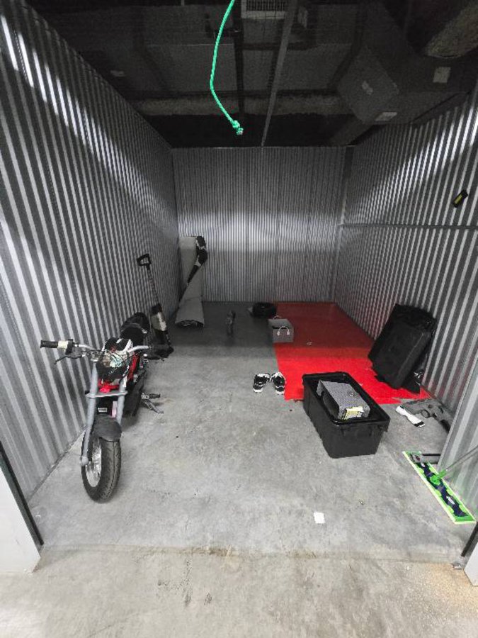 18 x 13 storage unit in Honolulu, HI