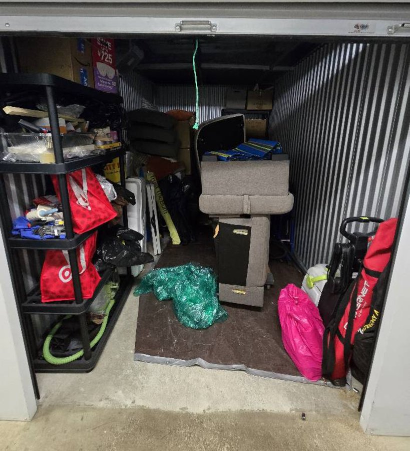 7 x 13 storage unit in Honolulu, HI