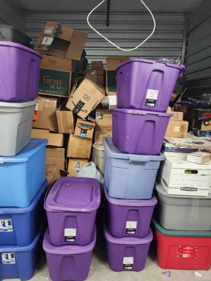 10 x 10 storage unit in Palmdale, CA