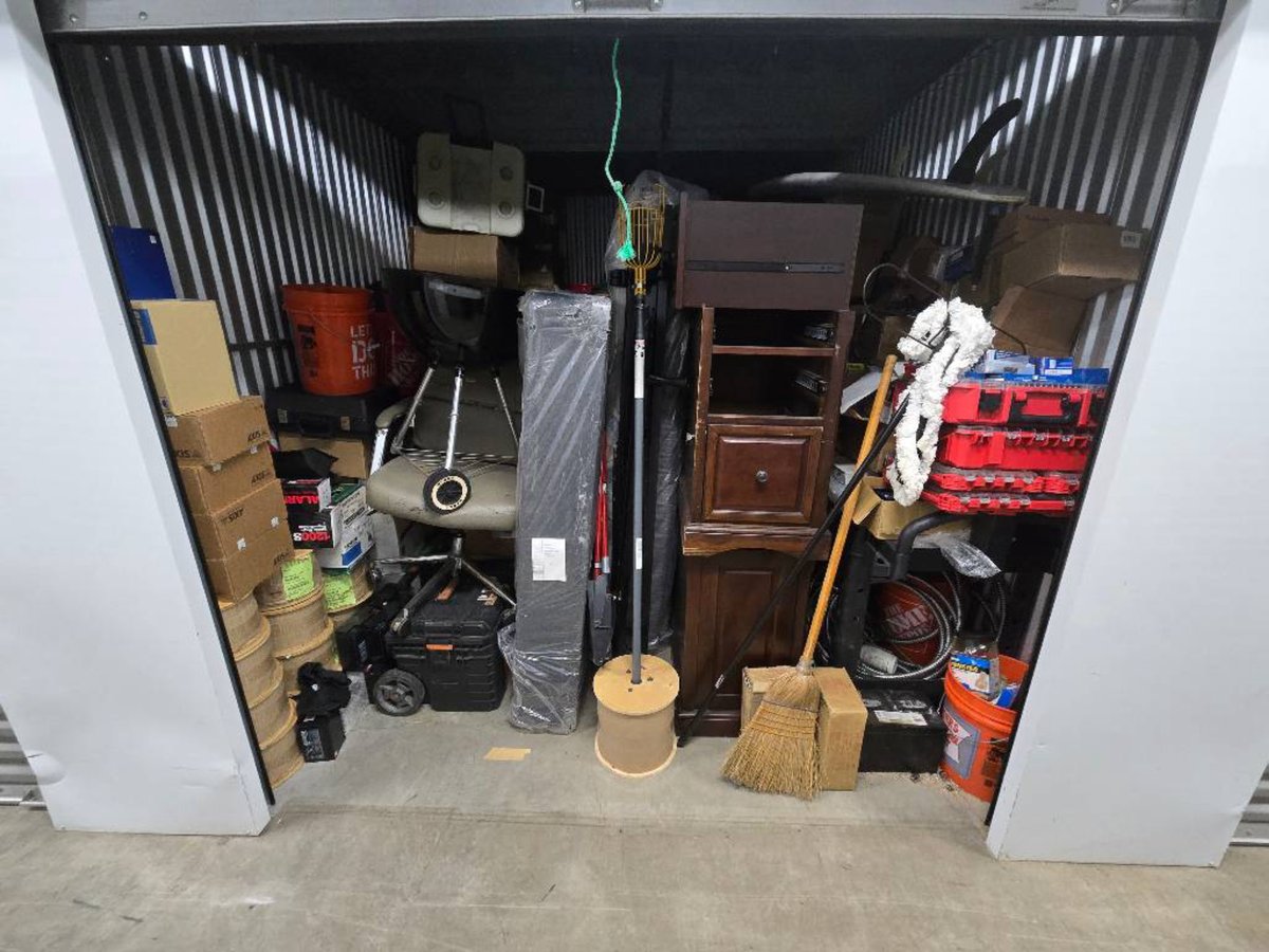 9 x 13 storage unit in Honolulu, HI
