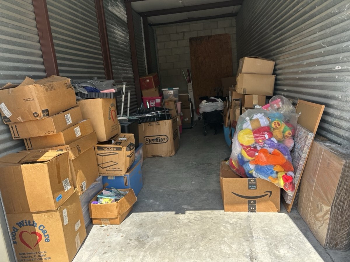 8 x 24 storage unit in Orange City, FL