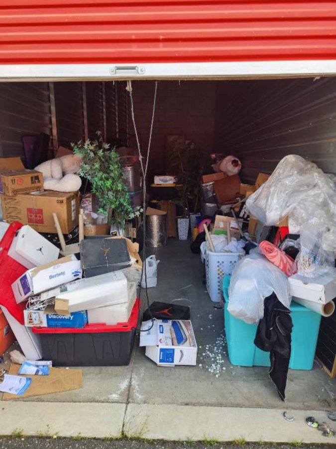 10 x 30 storage unit in Palmdale, CA