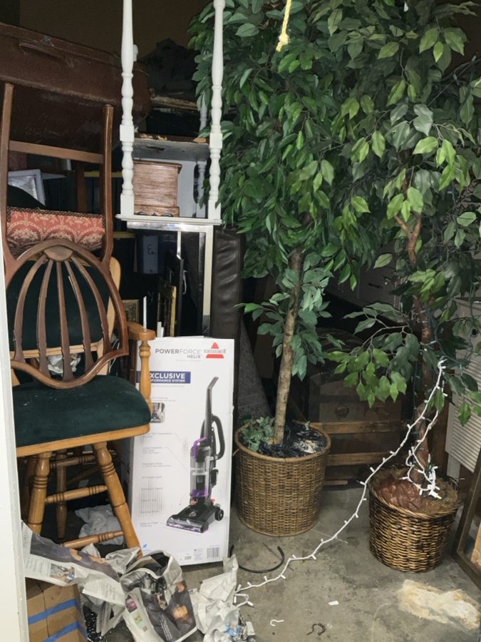 10 x 10 storage unit in Tigard, OR
