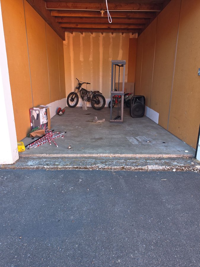 10 x 20 storage unit in Tigard, OR