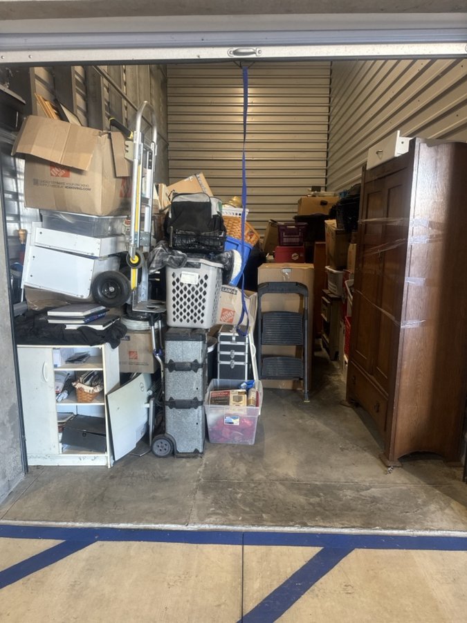 10 x 20 storage unit in Santa Clarita, CA