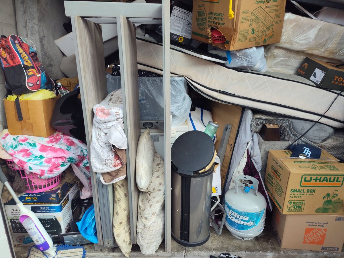 10 x 10 storage unit in Tampa, FL