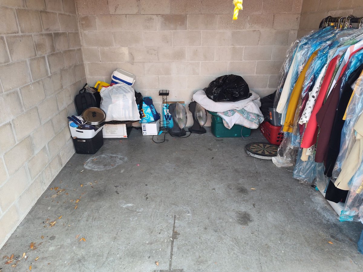 10 x 10 storage unit in Tampa, FL