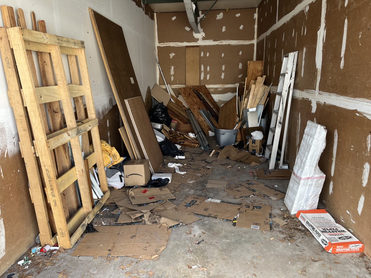 10 x 25 storage unit in Palm Harbor, FL