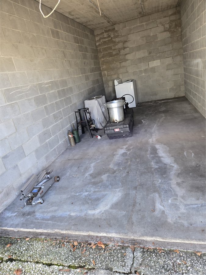 10 x 22 storage unit in Jacksonville, FL
