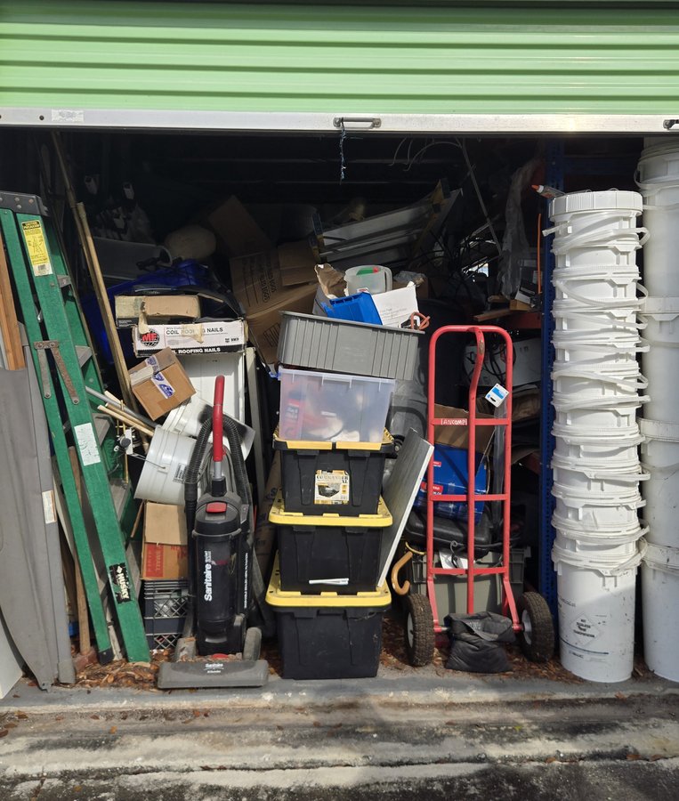 10 x 20 storage unit in West Palm Beach, FL