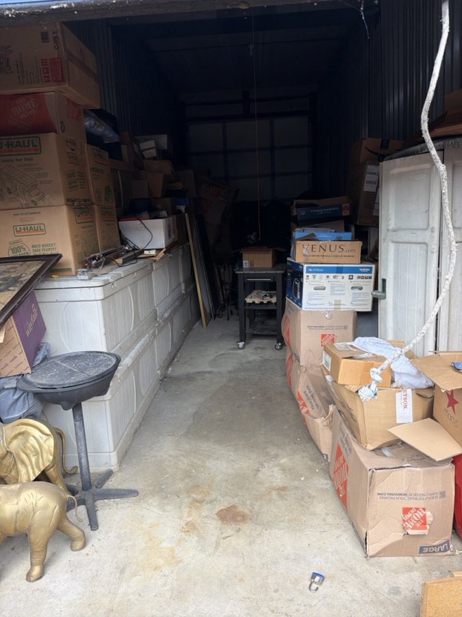 10 x 30 storage unit in Troy, MI
