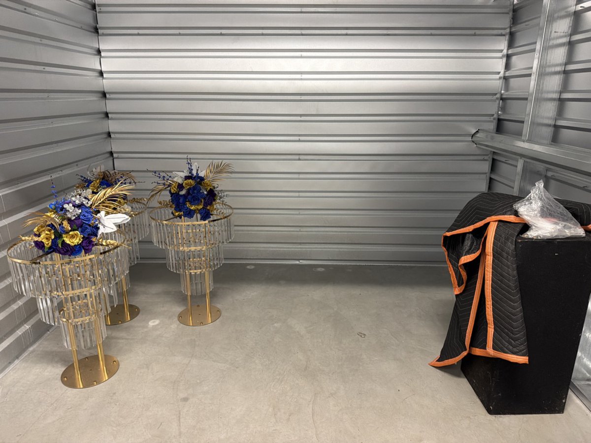 10 x 8 storage unit in South Gate, CA