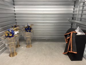 10 x 8 storage unit in South Gate, CA