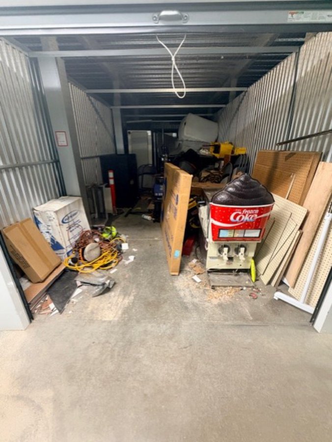 10 x 30 storage unit in Dumfries, VA