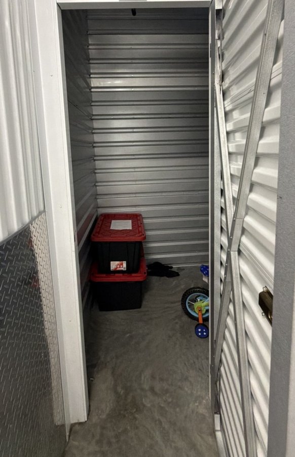 5 x 5 storage unit in South Gate, CA