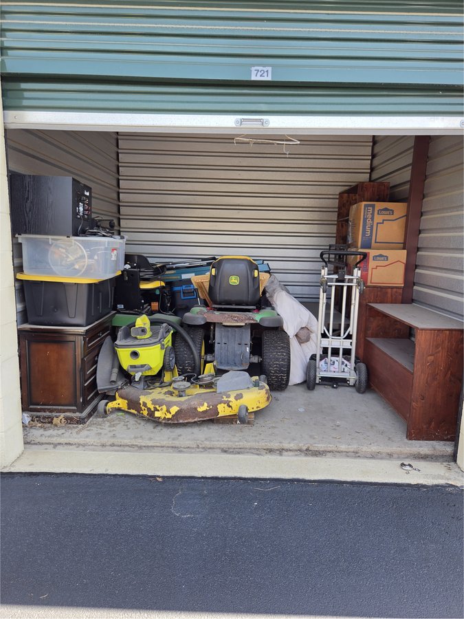 10 x 10 storage unit in Converse, TX