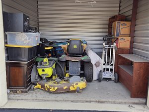 10 x 10 storage unit in Converse, TX