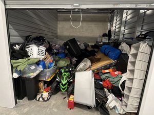 10 x 10 storage unit in South Gate, CA