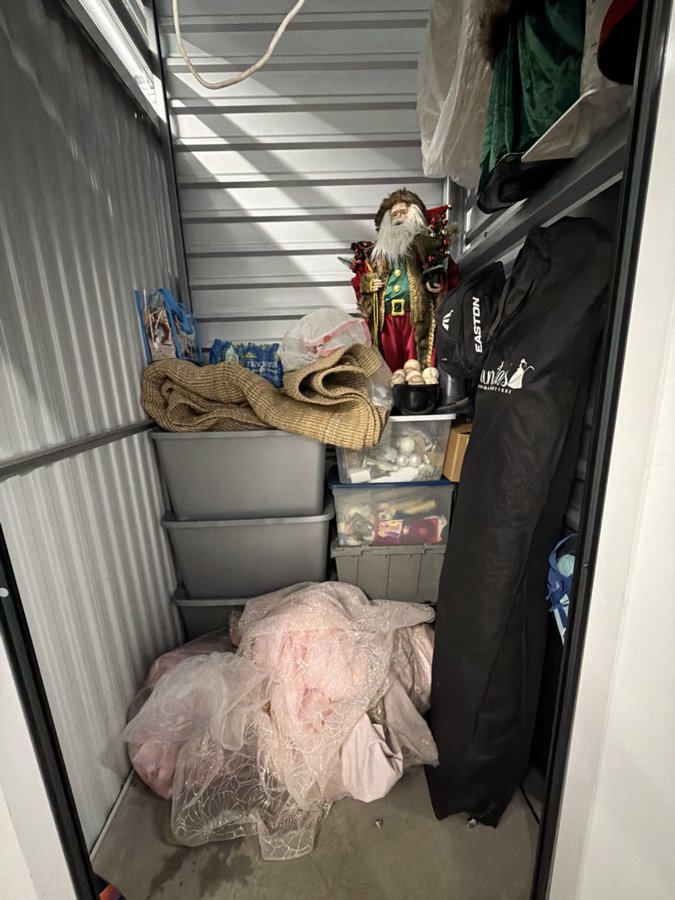 5 x 5 storage unit in South Gate, CA