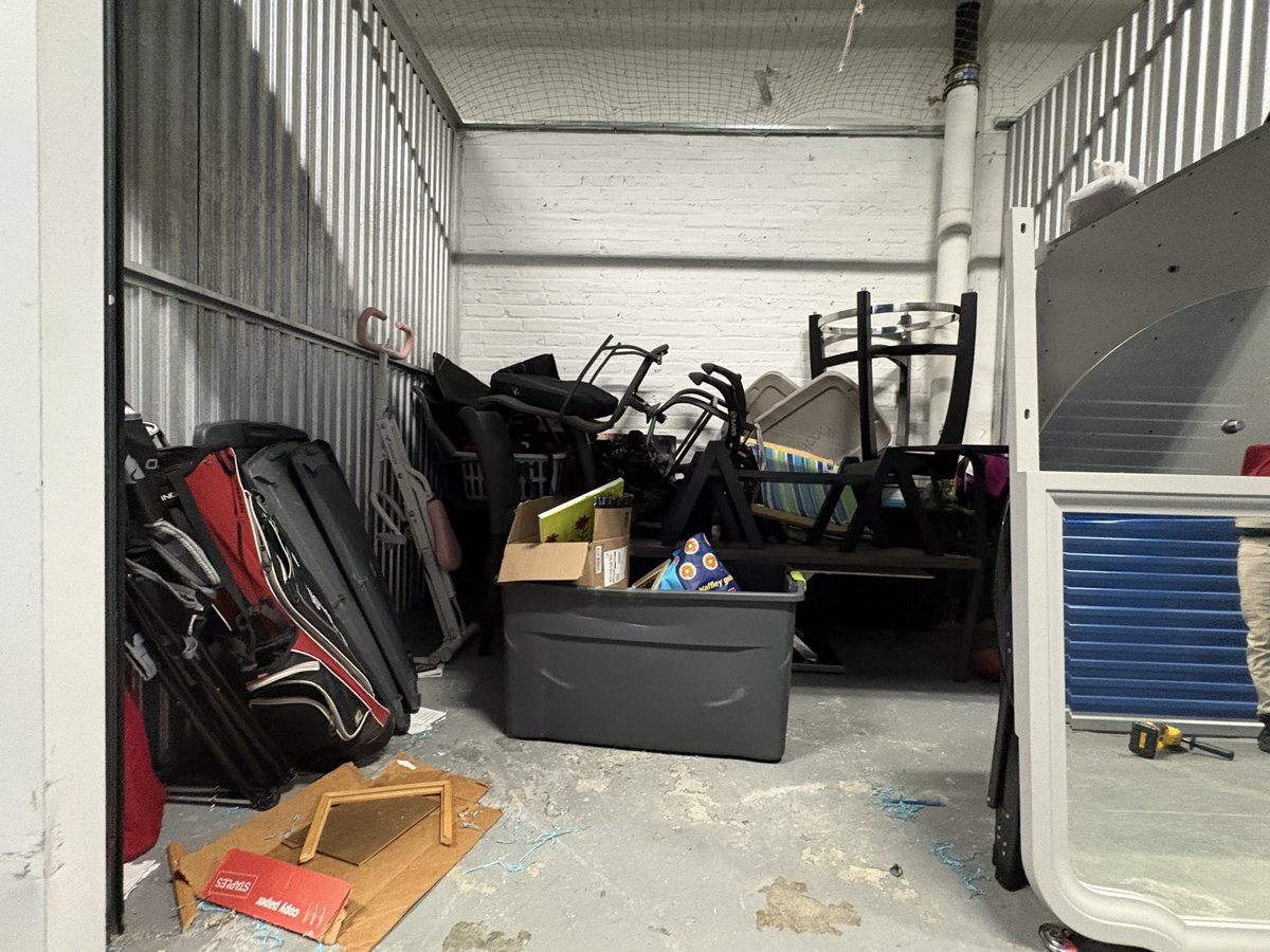 10 x 10 storage unit in Philadelphia, PA