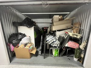 10 x 10 storage unit in Hialeah, FL