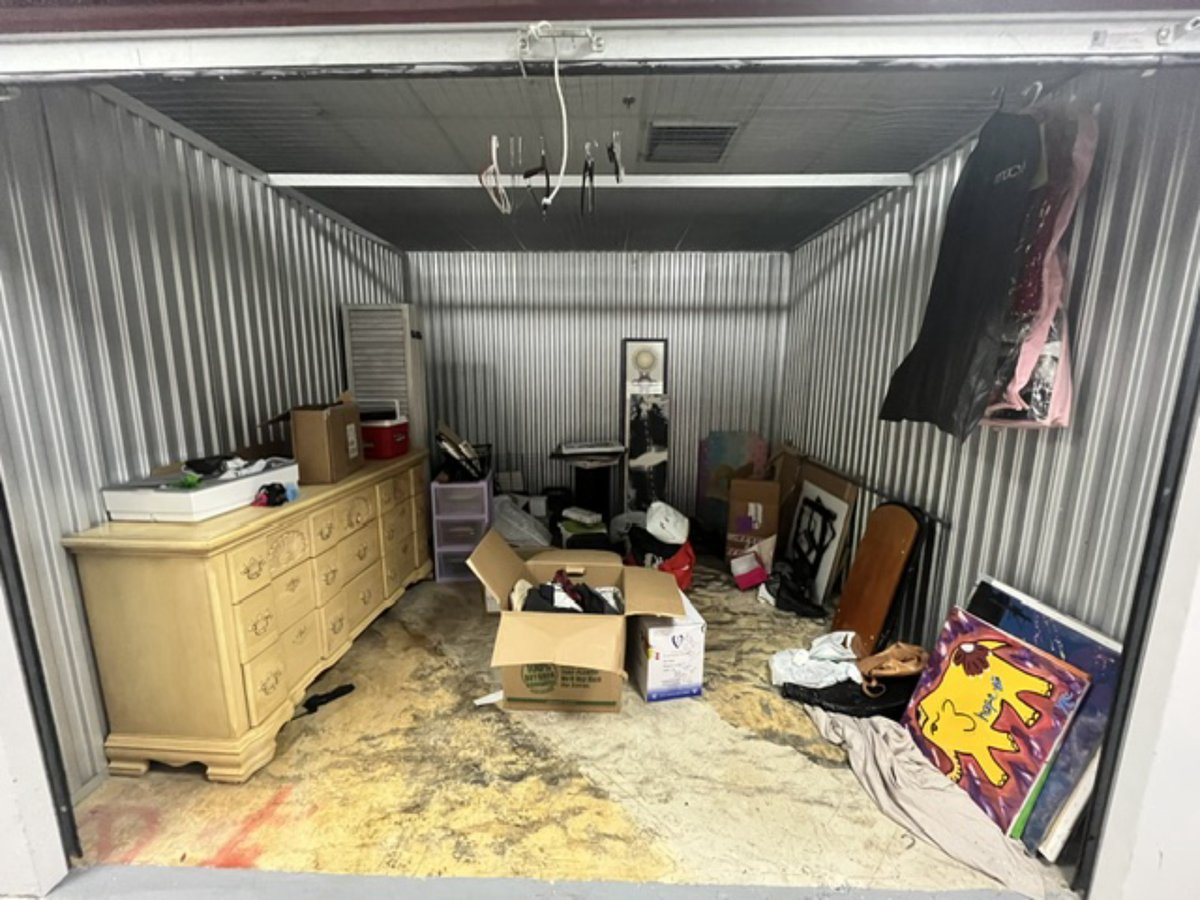 10 x 10 storage unit in Hialeah, FL