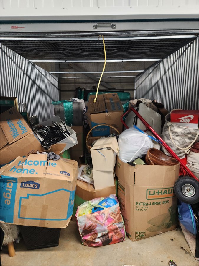 10 x 20 storage unit in Sandy Springs, GA