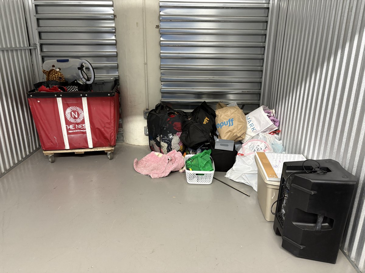 10 x 10 storage unit in Philadelphia, PA
