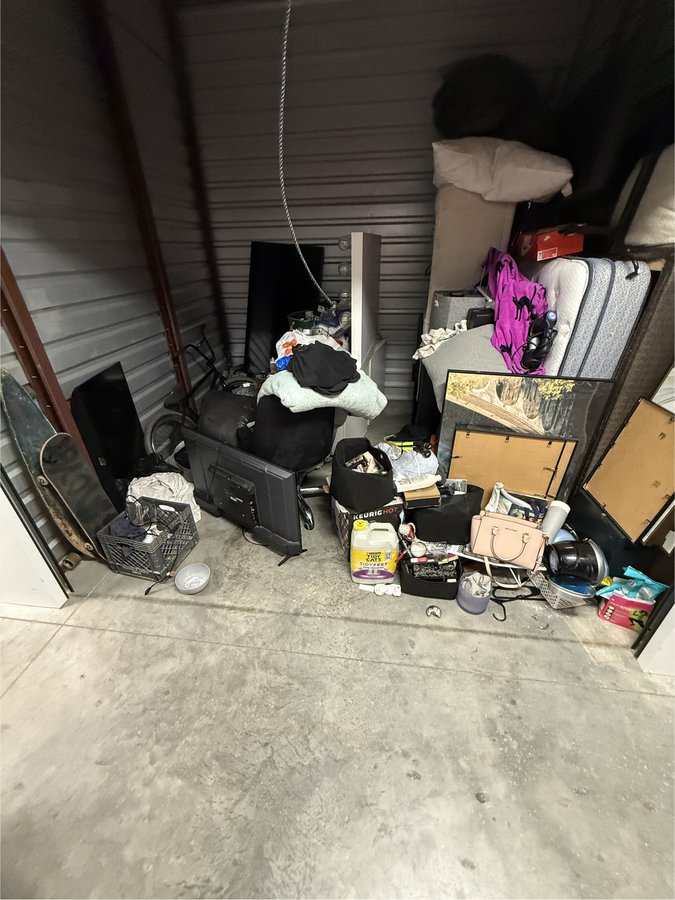 10 x 10 storage unit in Aurora, CO