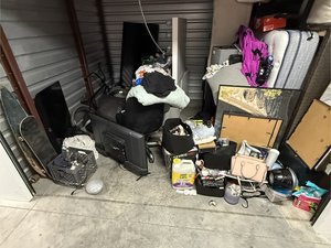 10 x 10 storage unit in Aurora, CO