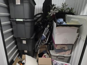 5 x 5 storage unit in Lenexa, KS