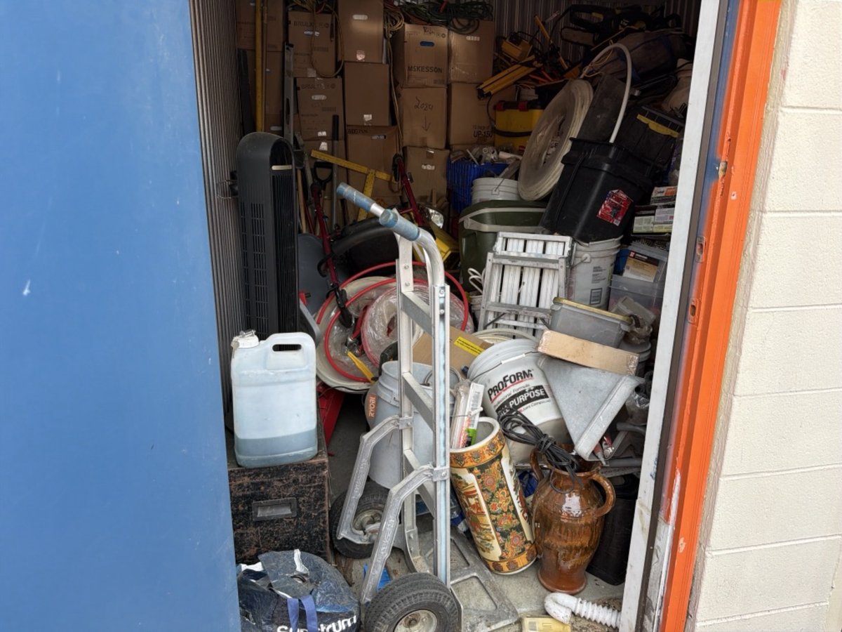 10 x 10 storage unit in Clayton, NC