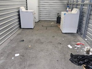 10 x 20 storage unit in Los Angeles, CA