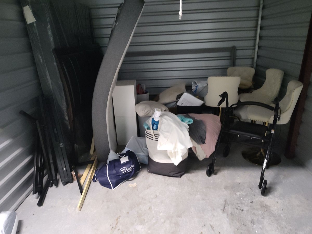10 x 10 storage unit in Tampa, FL