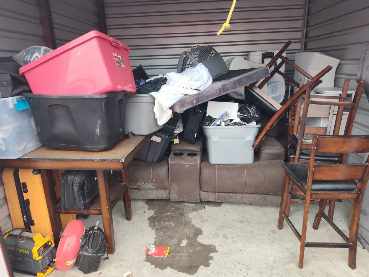 10 x 10 storage unit in Tampa, FL