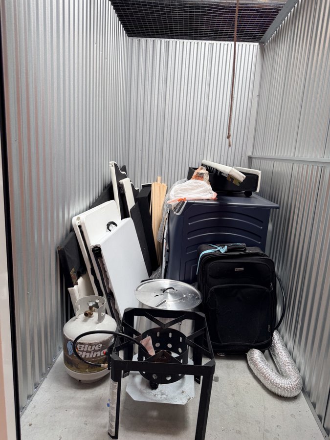 5 x 10 storage unit in Houston, TX